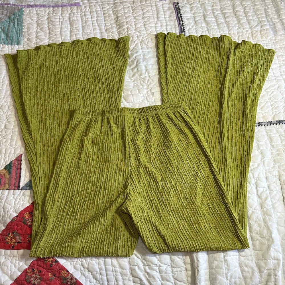 Wild Fable Flare Pants Chartreuse Green Crinkle Texture Lettuce Edge Small - Picture 3 of 3